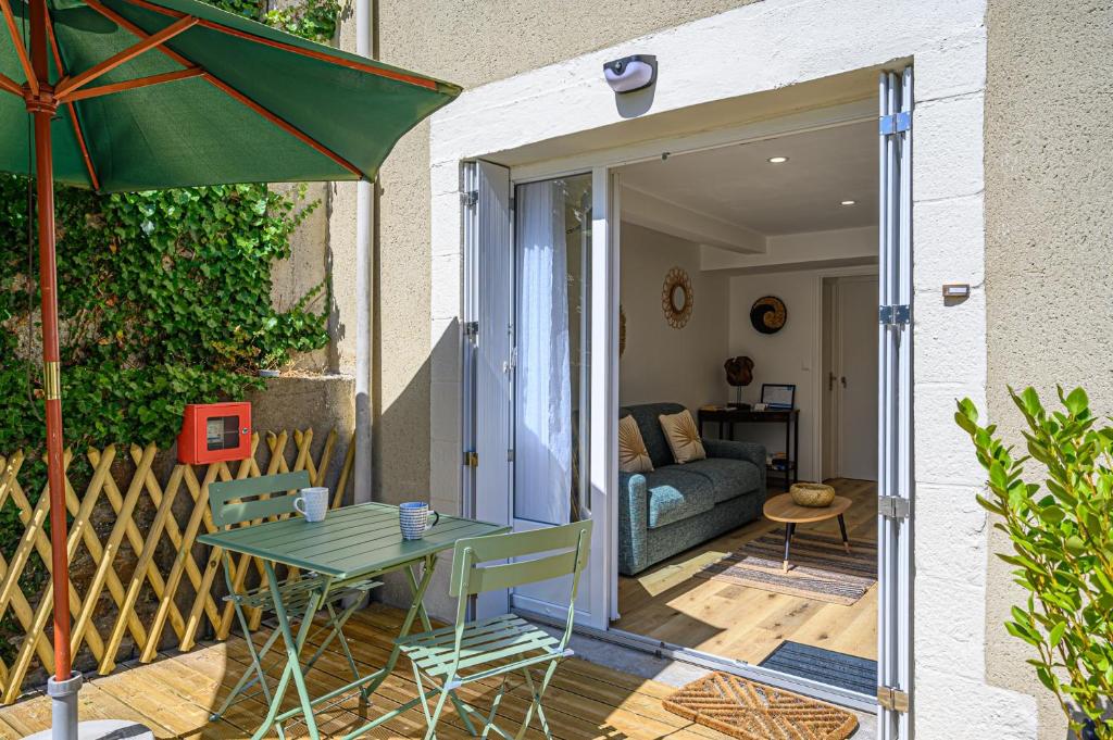 Posedenie v ubytovaní LA CARLITA - Studio Proche gare Vannes avec parking