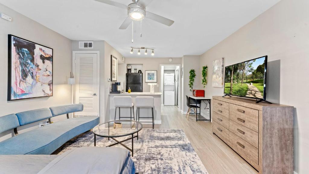 Cozy Efficiency Studios Close to Downtown and Domain - Studio