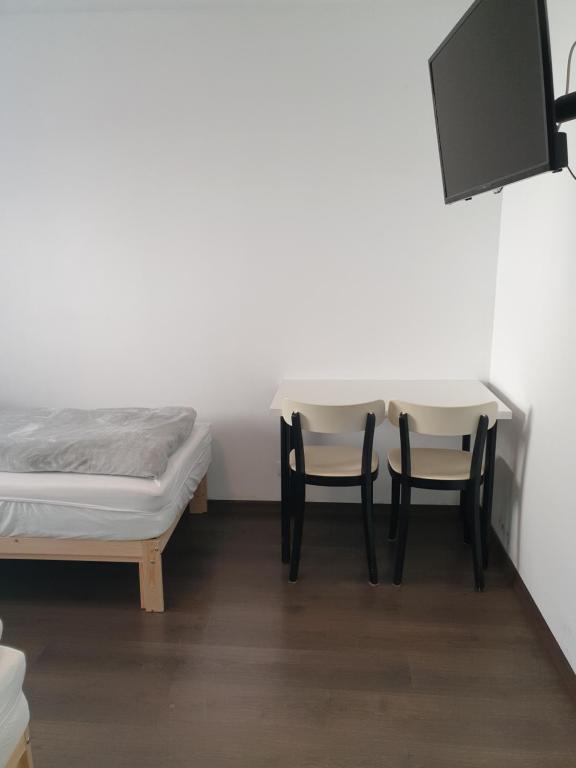 Noclegi Piastow - Two-Bedroom Apartment