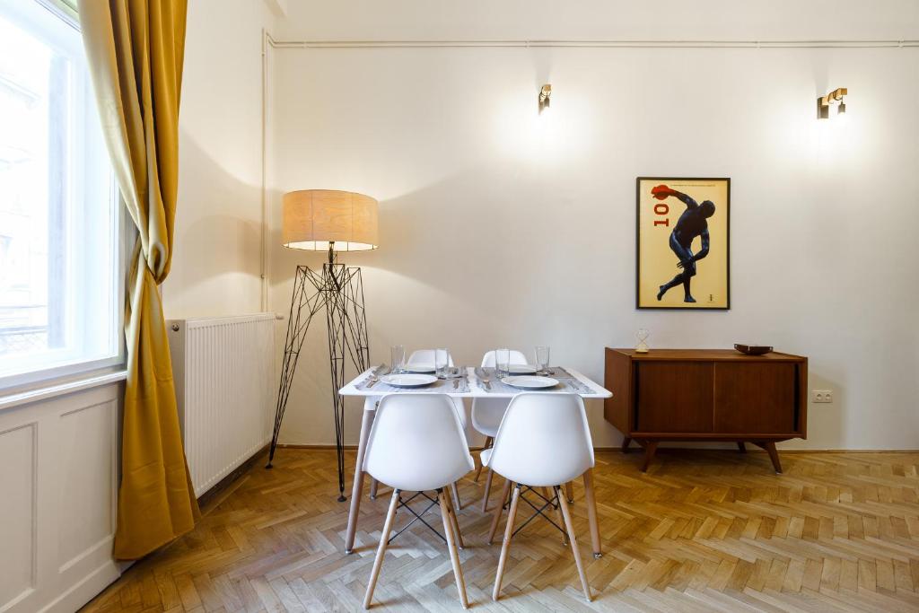 Posedenie v ubytovaní Central Loft-style flat next to Danube