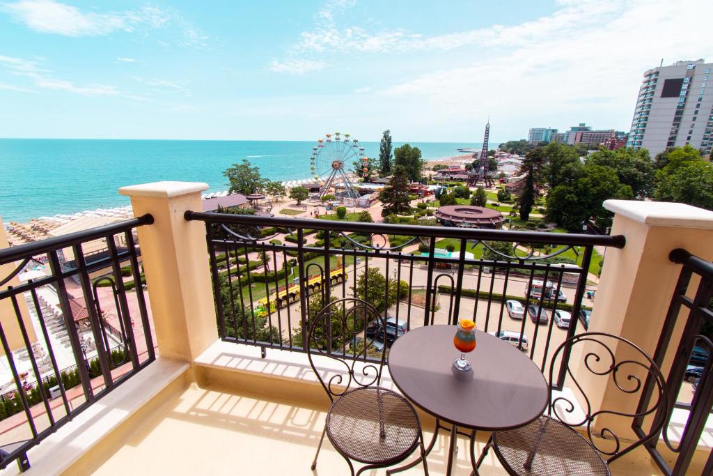 Deluxe Double or Twin Room with Sea View - Free Beach Access