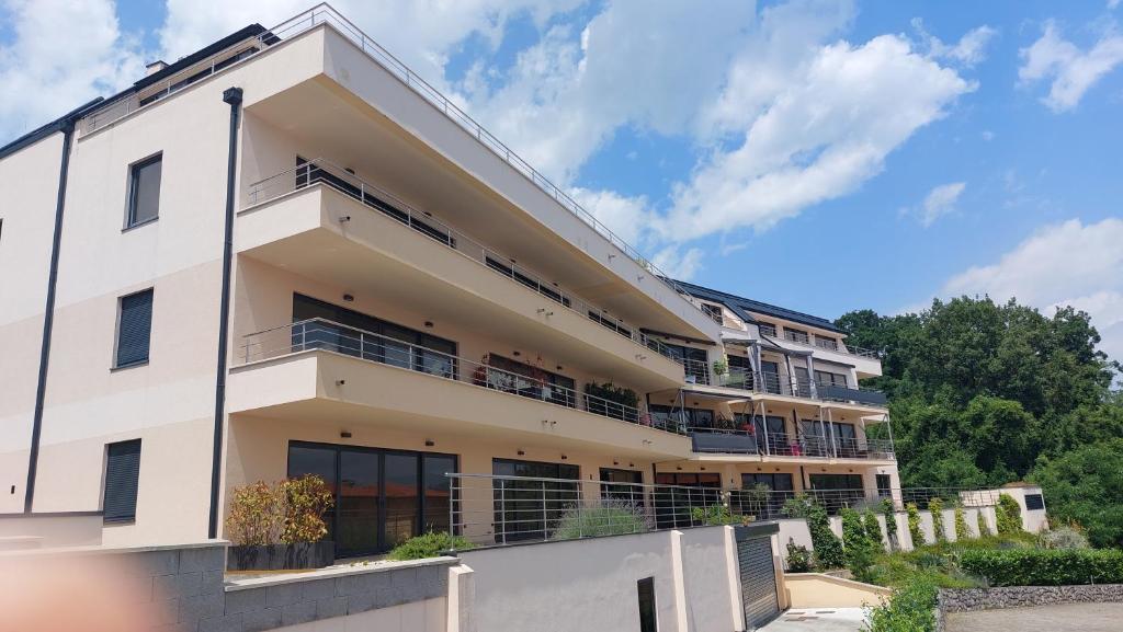 Budynek, w którym mieści się apartament