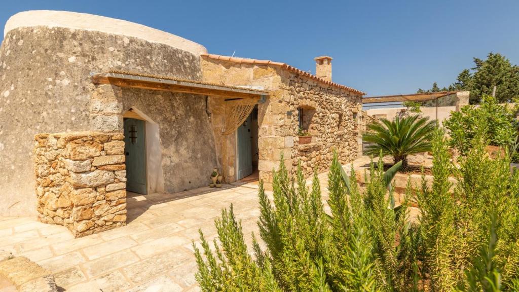 The building in which the holiday home is located