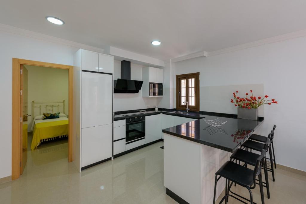 Kuchyňa alebo kuchynka v ubytovaní Apartamento Céntrico Sibarys - 2 dormitorios- Calle Pintada