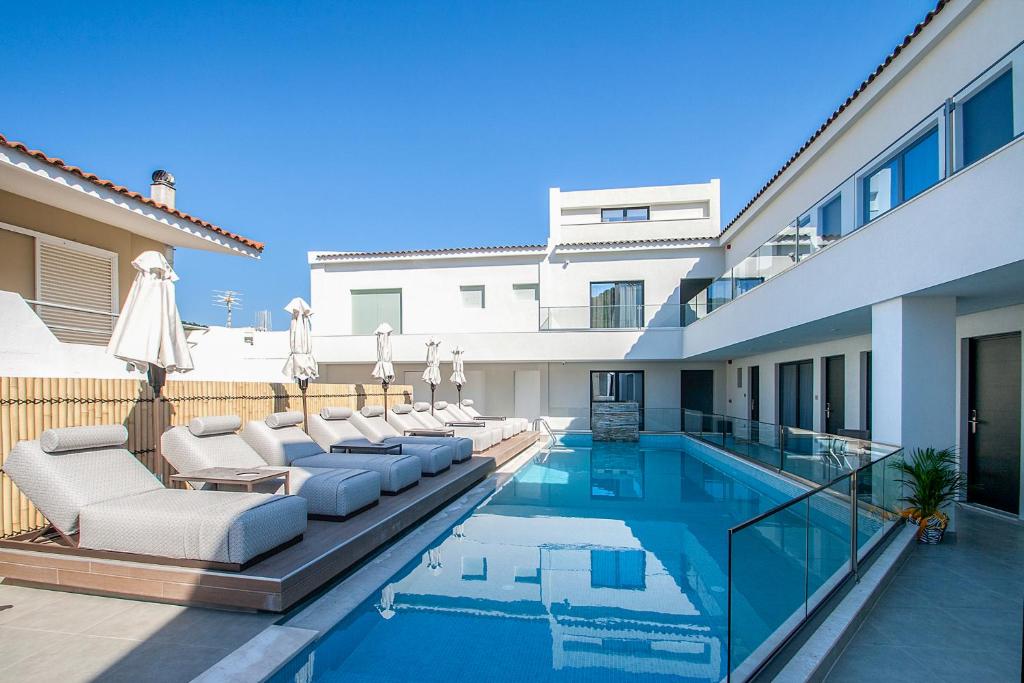 Bazén v ubytování ALTHAEA LUXURY ROOMS nebo v jeho okolí