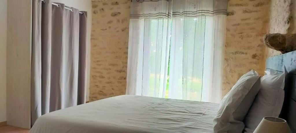 Łóżko lub łóżka w pokoju w obiekcie Le Petit Pré