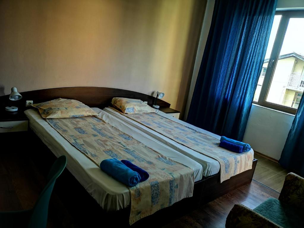 A bed or beds in a room at Paunovi Guest House
