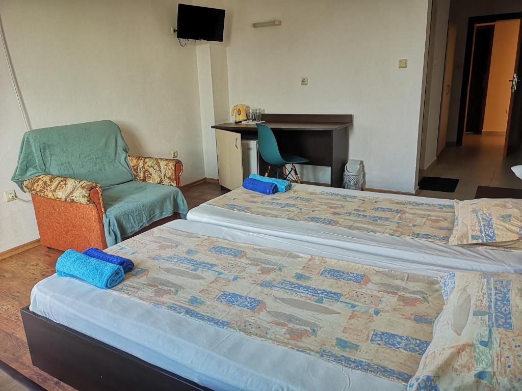 A bed or beds in a room at Paunovi Guest House