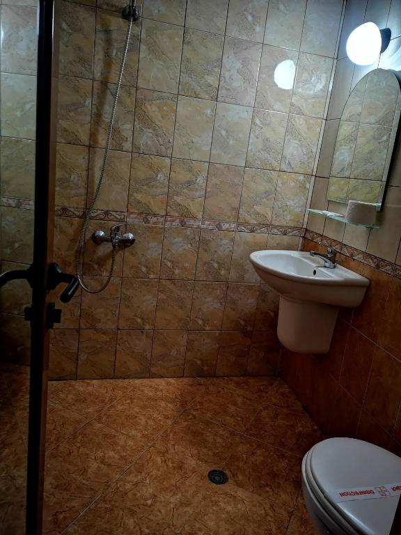 A bathroom at Paunovi Guest House