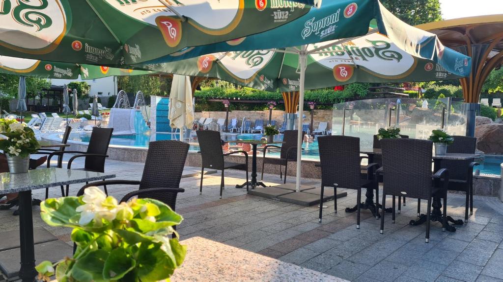 Bazén v ubytovaní Spa Residence Carbona 101, 307 Apartman alebo v jeho blízkosti