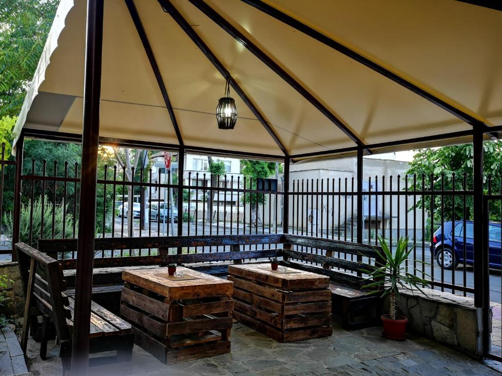 A balcony or terrace at Paunovi Guest House