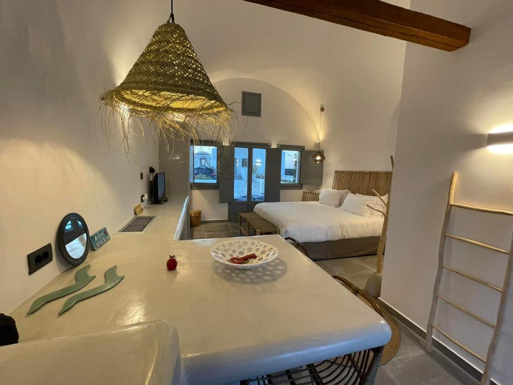 Postel nebo postele na pokoji v ubytování Anemi Vine Villas