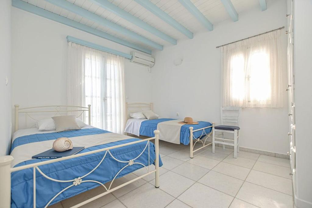 Postel nebo postele na pokoji v ubytování Naxos Affinity Villas