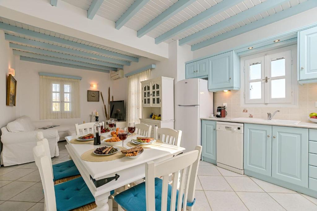 Kuchyň nebo kuchyňský kout v ubytování Naxos Affinity Villas