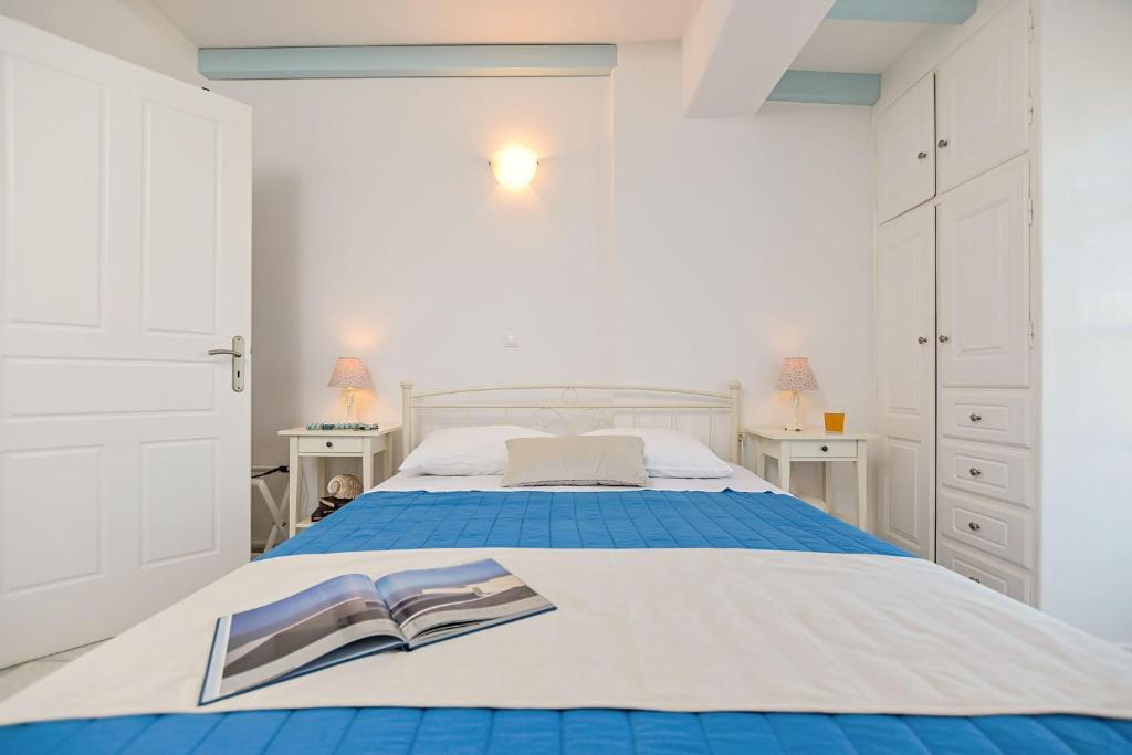 Postel nebo postele na pokoji v ubytování Naxos Affinity Villas