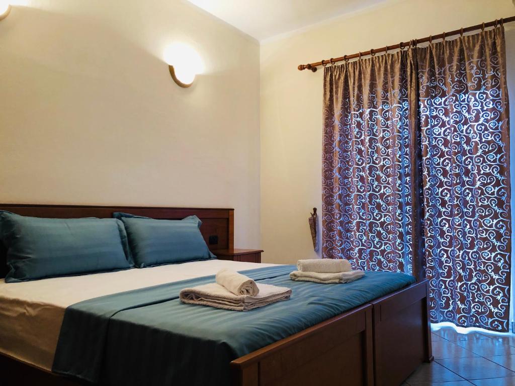 Ein Bett oder Betten in einem Zimmer der Unterkunft Relax Apartment & Hotel