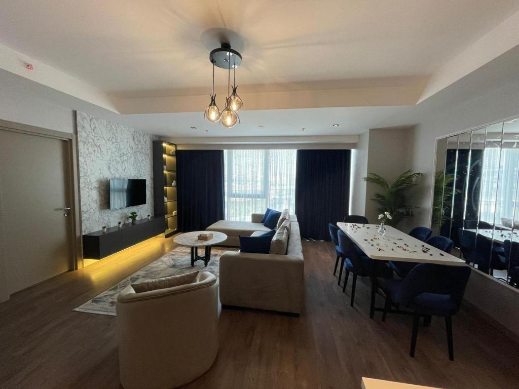 Posezení v ubytování Brand-New 2-bedroom apartment near Mall of Istanbul - Gul 85-239