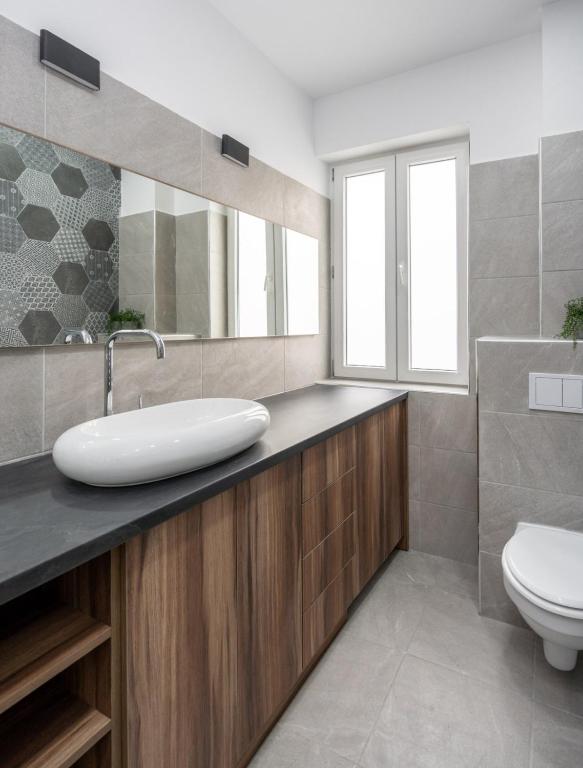 O baie la Gorgeous Apartament with View in Piata Universitatii