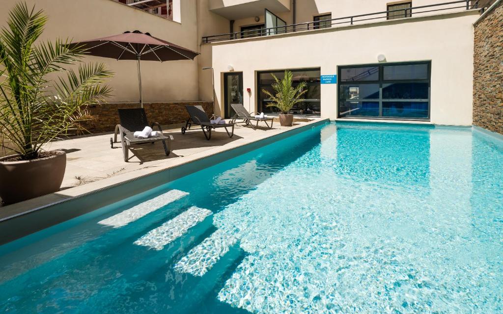 Πισίνα στο ή κοντά στο Lagrange Vacances Les Patios Eugénie