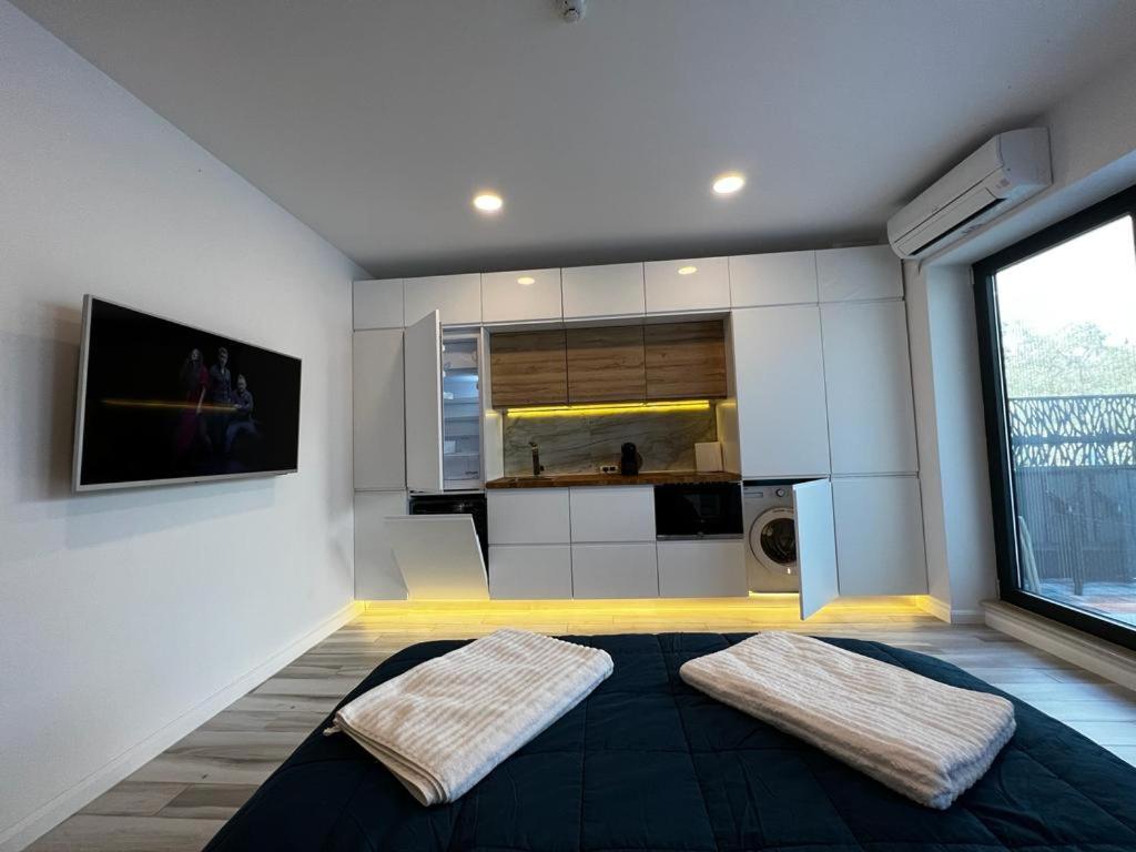 Blitz Studio - Bel Air Apartments Luxury and More