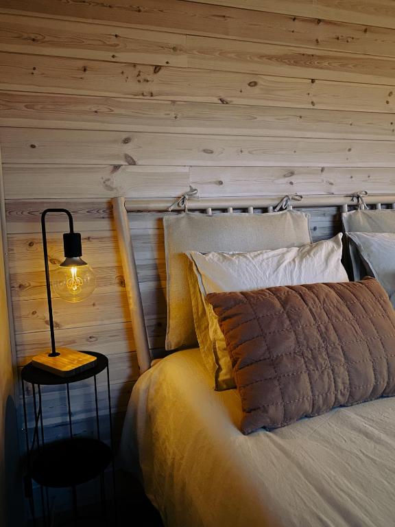 Postel nebo postele na pokoji v ubytování Field View Cabin