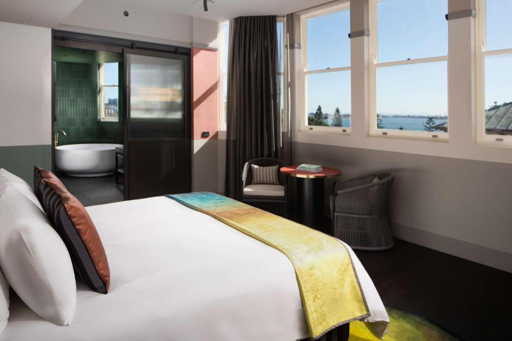 QT Newcastle - Resim 23