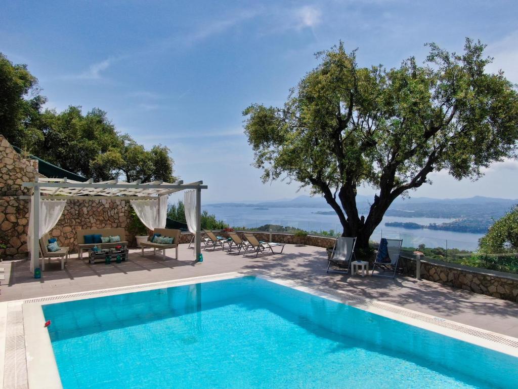 Majoituspaikassa Athiri House Villa Corfu tai sen lähellä sijaitseva uima-allas