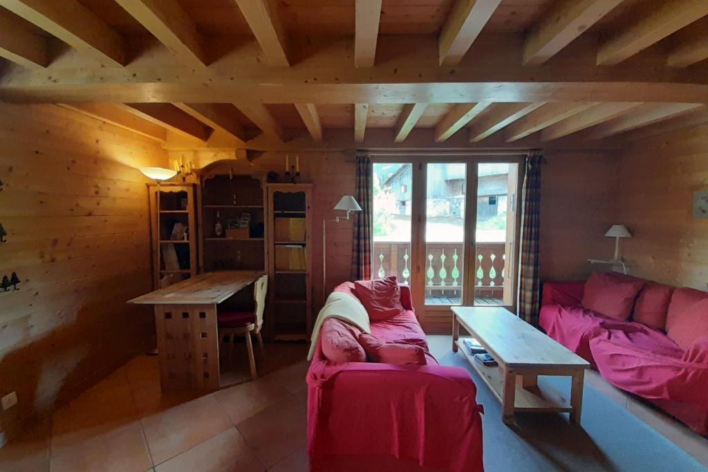CHARMING CHALET near the slopes !