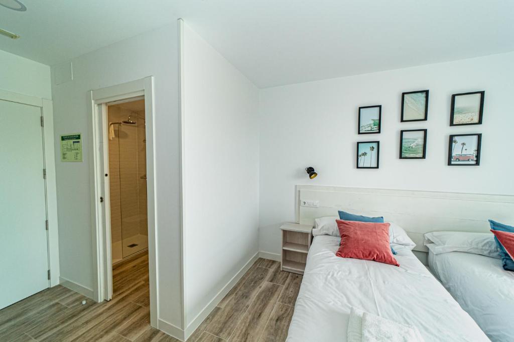 Postel nebo postele na pokoji v ubytování Alima Surf & Hotel