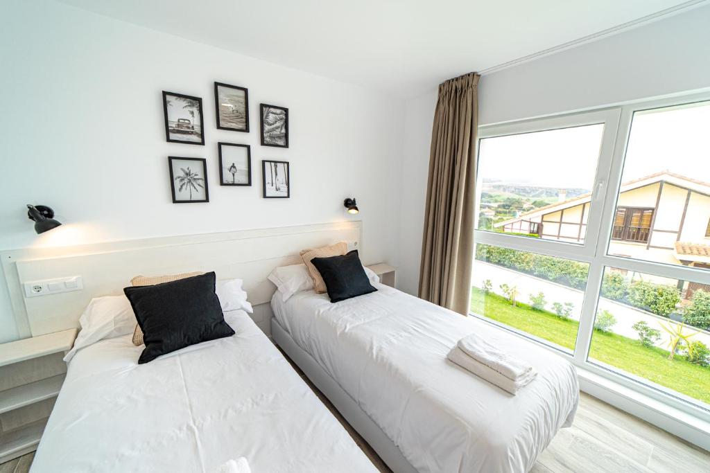 Postel nebo postele na pokoji v ubytování Alima Surf & Hotel