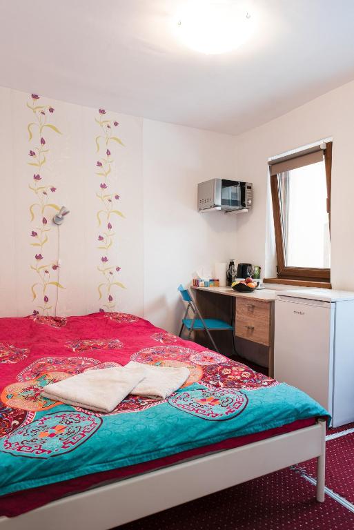 Postel nebo postele na pokoji v ubytování Center Walking Apartment and Room