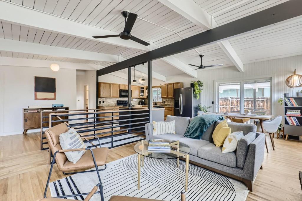 6838 W 74th Ave – Photos 1