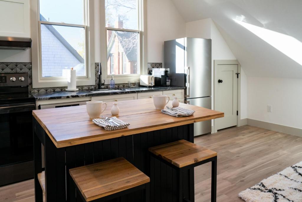 Η κουζίνα ή μικρή κουζίνα στο 139 West Ellsworth