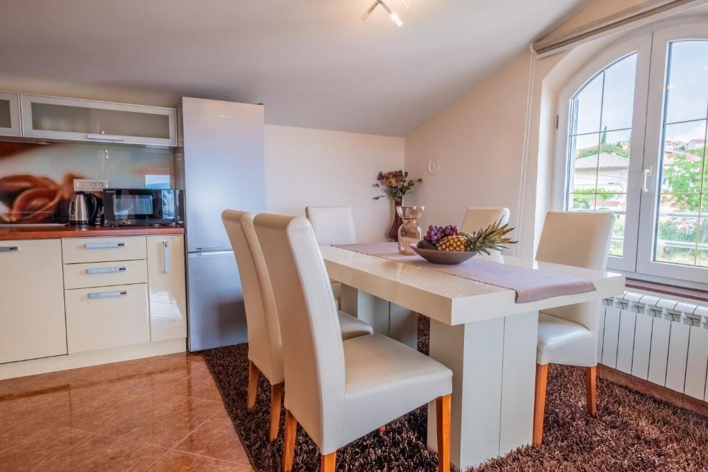 Kuchyň nebo kuchyňský kout v ubytování Apartments Laganini