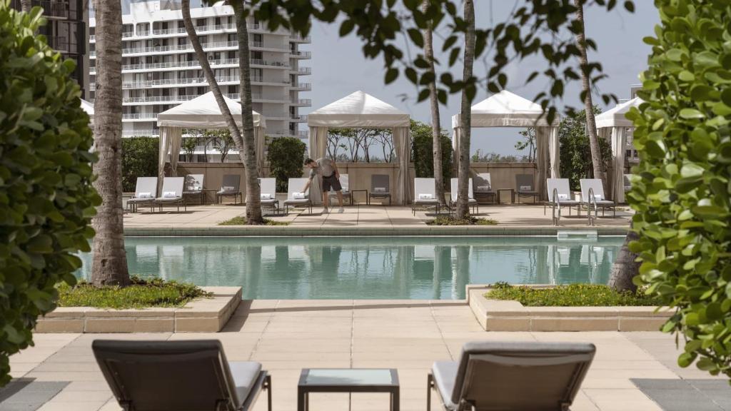 Bazén v ubytování Four Seasons Suite nebo v jeho okolí