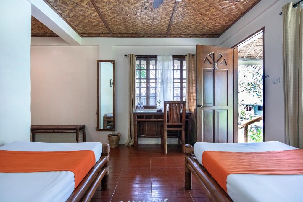 Postel nebo postele na pokoji v ubytování Oasis Resort