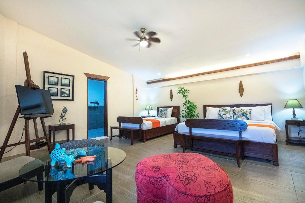 Postel nebo postele na pokoji v ubytování Oasis Resort