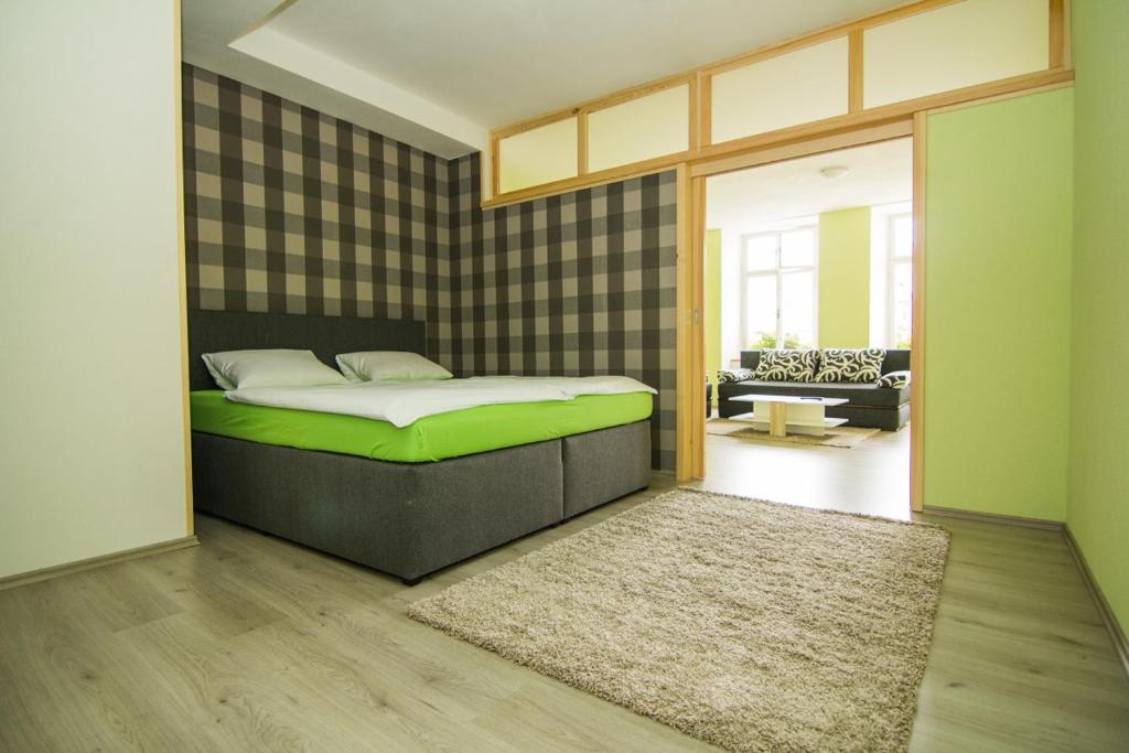 Postel nebo postele na pokoji v ubytování Hotel Sokolský Dům