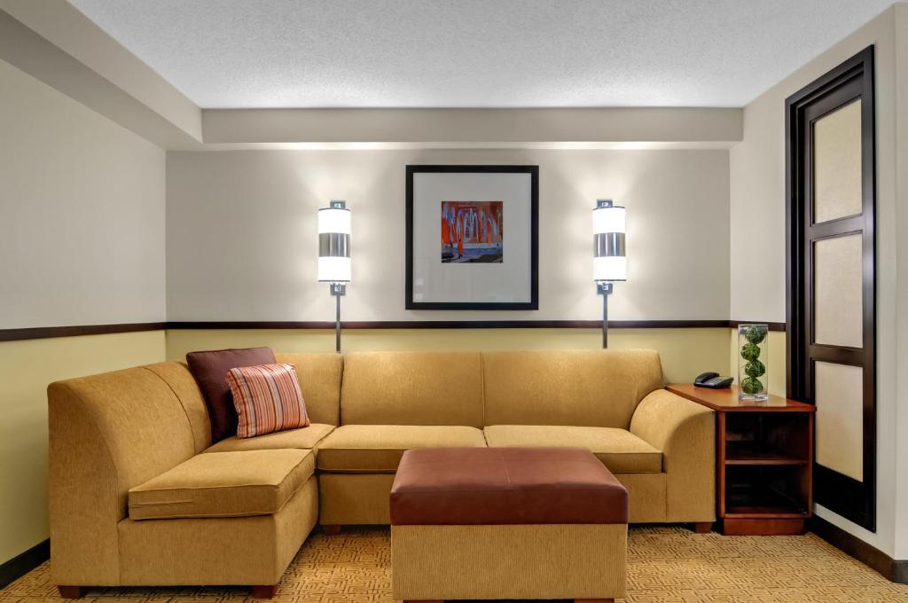 Hyatt Place Fort Lauderdale Cruise Port & Convention Center - Queen Room With Sofa Bed And Accessible Tub - Disability Access