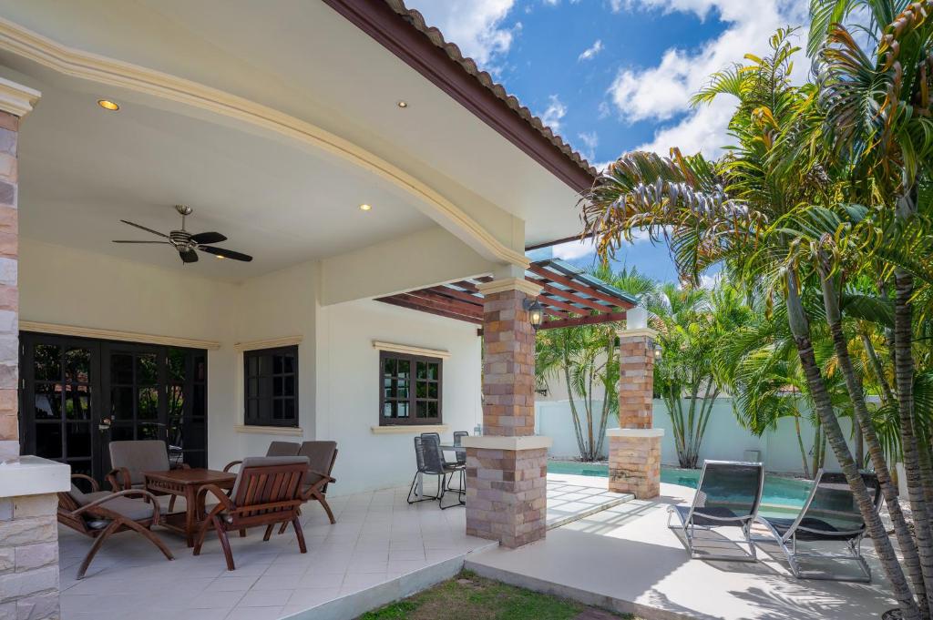 Patio nebo venkovní prostory v ubytování Orchid Paradise Homes OPV 05