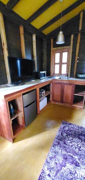 Una cocina o zona de cocina en Bak A Yaad