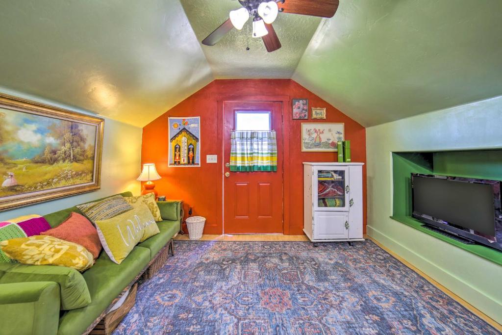 Colorful Sugar City Apartment about 4 Mi to BYU!, Sugar City (updated