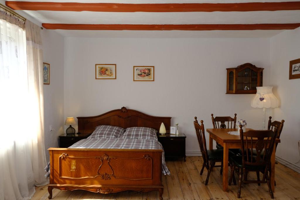 Siedlisko Egniu Agroturystyka nad jeziorem Pojezierze Drawskie - Habitación Cuádruple Con Baño Privado