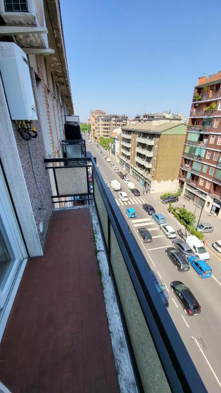 A balcony or terrace at Fondazione Prada metro Corvetto splendido monolocale ristrutturato ben arredato