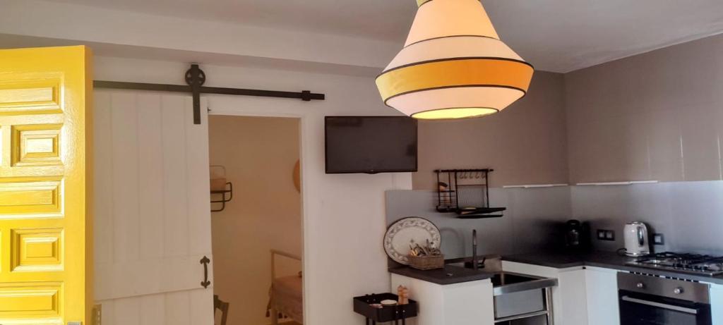 Kuchnia lub aneks kuchenny w obiekcie Bohemian 2 bed Apartamento Amarillo