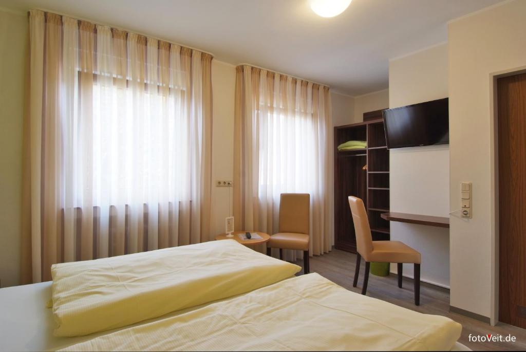 Postel nebo postele na pokoji v ubytování L' Angolo Ristorante & Hotel GmbH
