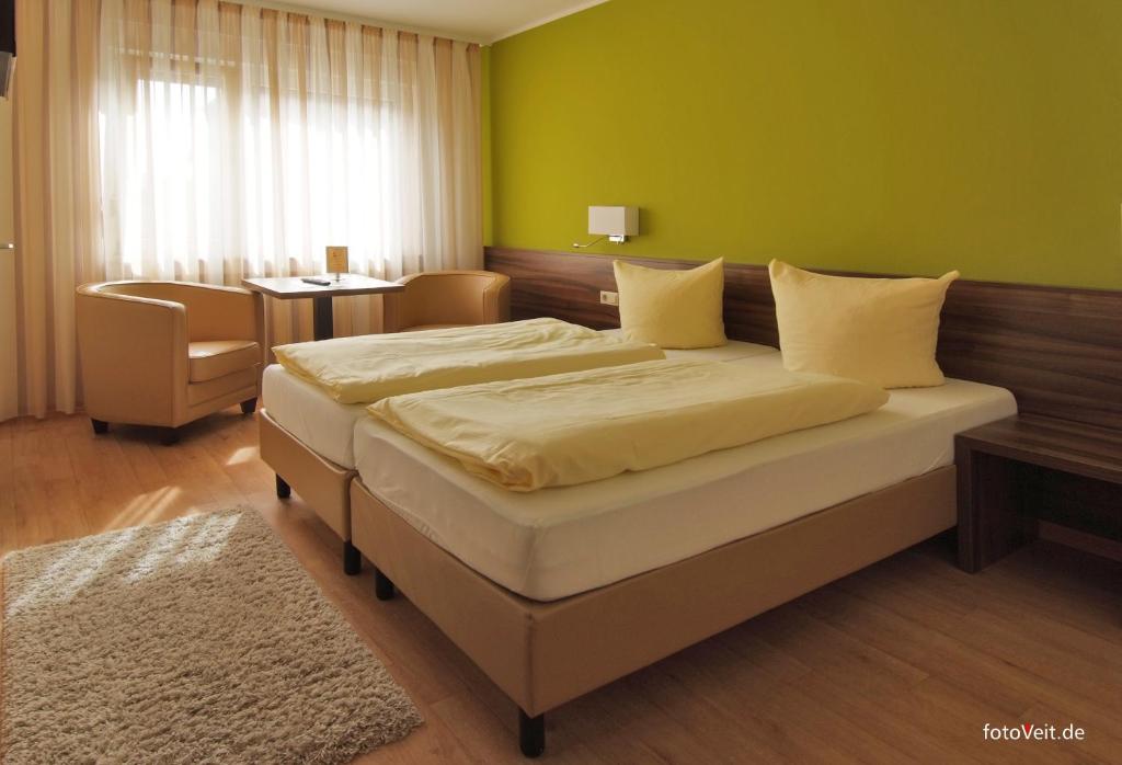Postel nebo postele na pokoji v ubytování L' Angolo Ristorante & Hotel GmbH