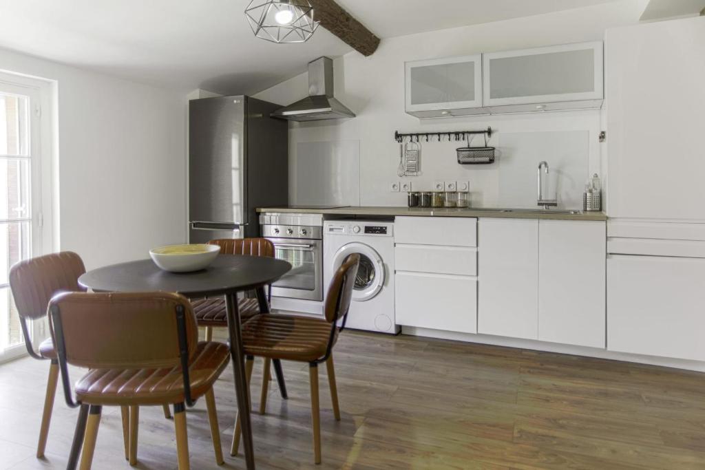 Kuchyňa alebo kuchynka v ubytovaní Appartement Ventoux - Welkeys