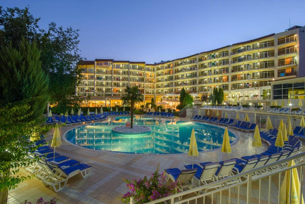 Πισίνα στο ή κοντά στο Madara Park Hotel - All Inclusive