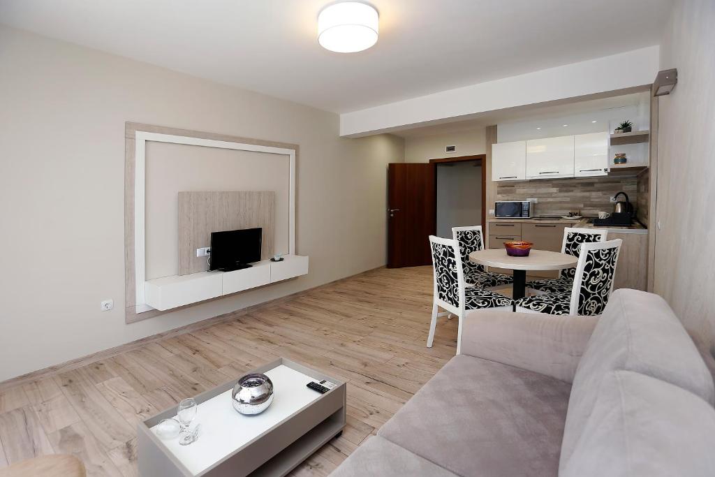 Kuchyň nebo kuchyňský kout v ubytování Coral Hotel
